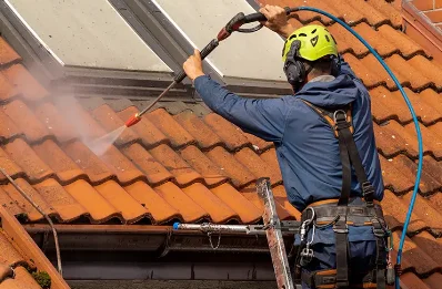 Démoussage et hydrofuge de toiture à Villemain